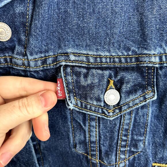Women’s Vtg Levi's 77715-4837 ICONIC Dark Wash Denim TRUCKER Jean Jacket Sz M - Picture 8 of 8